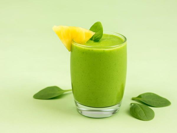 Grüner Smoothie gegen Cellulite: Was Spinat, Ananas und Zimt wirklich können